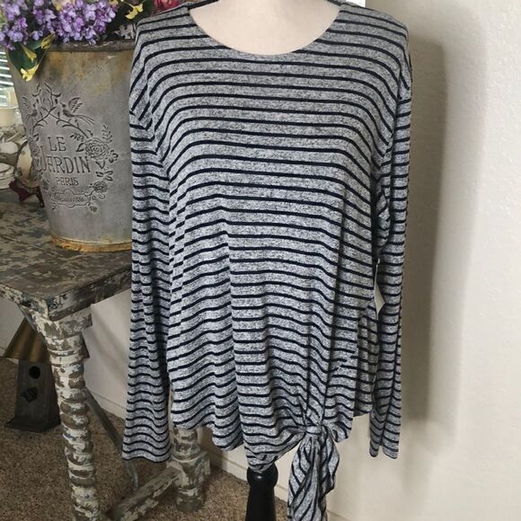 NEW Stella & Dot Soft Gray and Dark Navy Striped Tie Front Top NWT - Picture 1 of 15